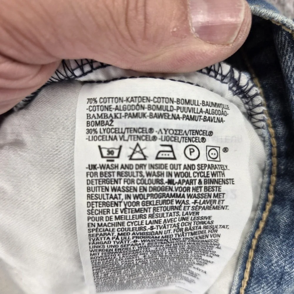 VTG Levis Engineered Jeans Men Thrashed Destroyed Twisted Buckle Back Fits 31x30
